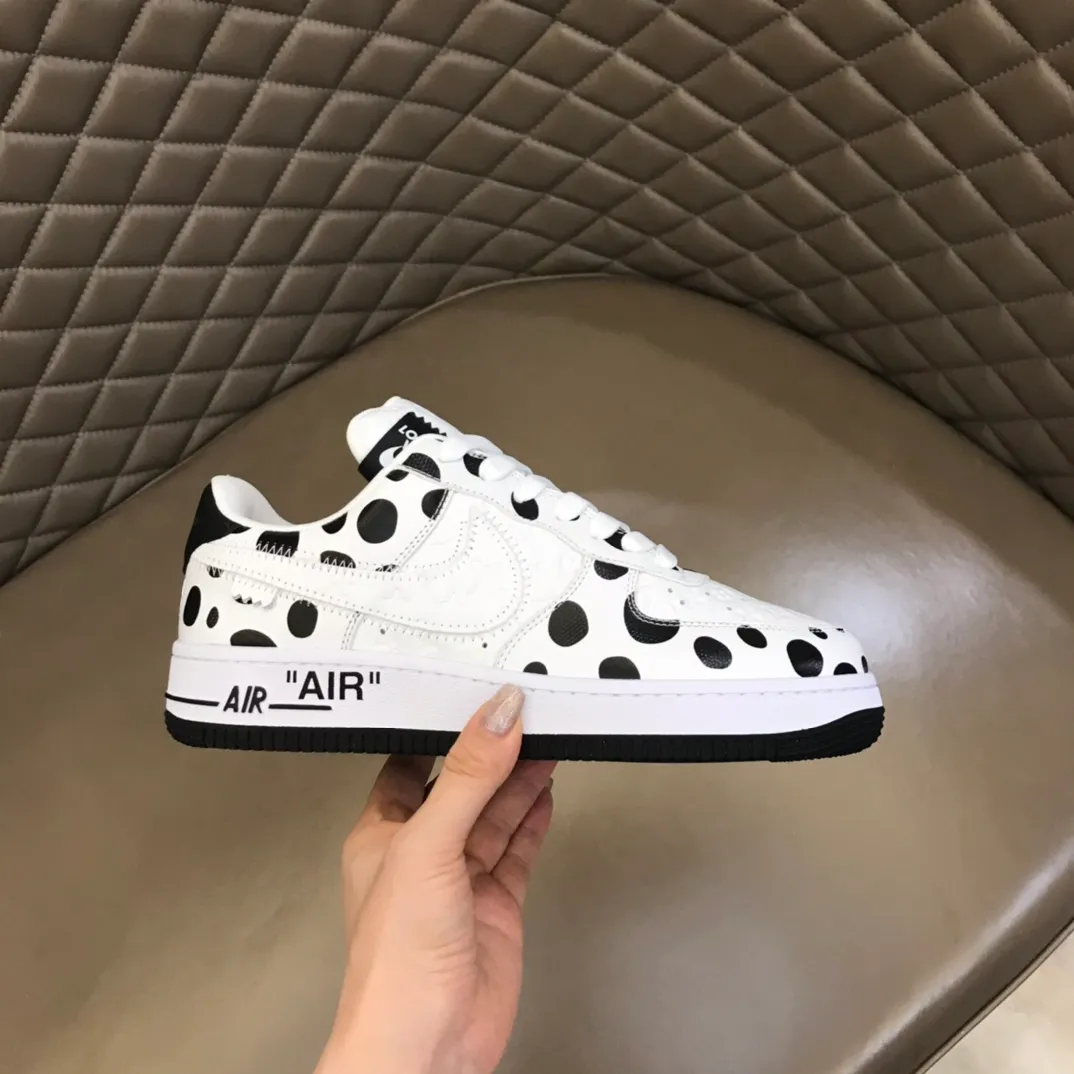 Men's shoes 💰p420 "*OUIS *UITTO*x" x OFF-WHITE x Nike tripartite collaboration! Yayoi Kusama's collaboration series is a trendy men's casual sports shoe with unrivaled color matching. The design idea basically continues the style of THE TEN. The Swoosh line and tongue label have a very familiar visual effect, and are both fashionable and trendy! A must-have for fashionistas! The effect on your feet is absolutely stunning!  Size: 38-45
